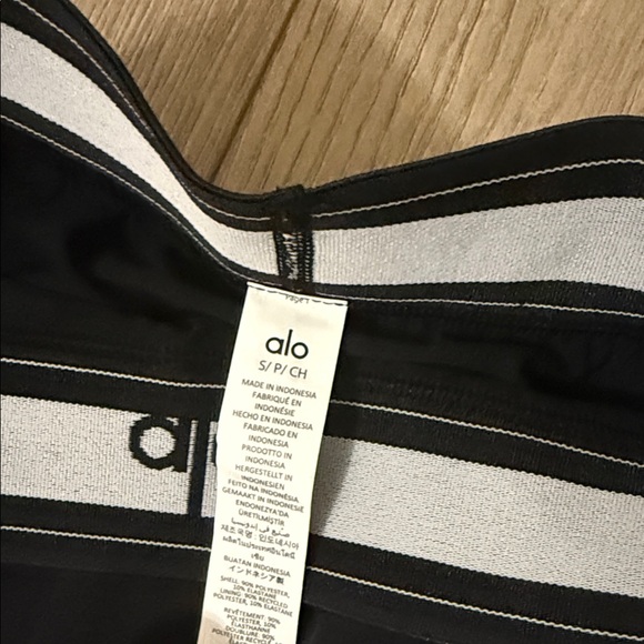 ALO Yoga Classic Black Mini Skirt - Picture 3 of 5